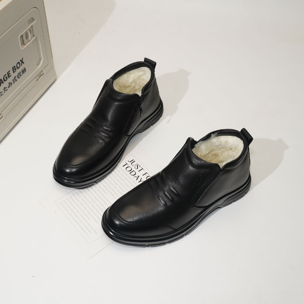 7272 男士皮鞋秋冬新款黑色真皮羊毛加绒软底软面棉鞋男皮鞋