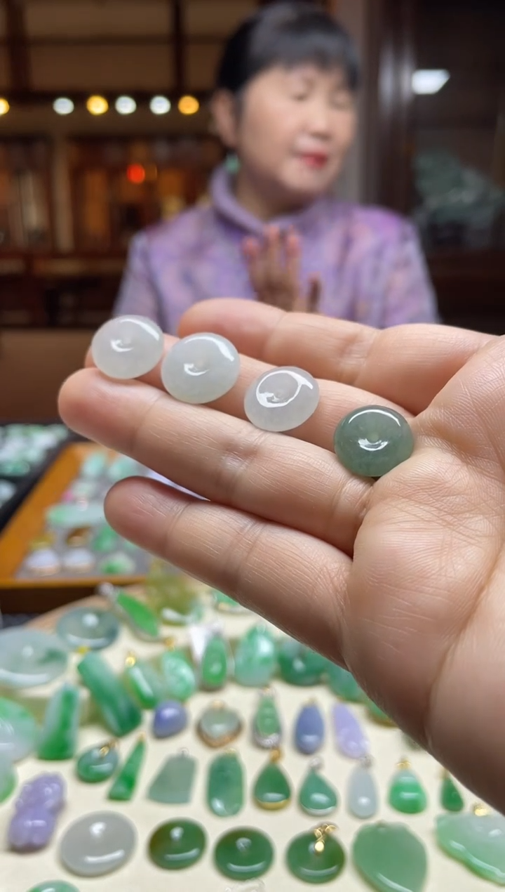 【闪购商品】翡翠颈饰未镶嵌平安扣多样性发货一