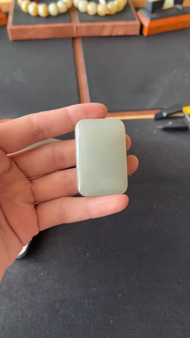 【闪购商品】和田玉吊坠(赠链)未镶嵌且末微色差近矿