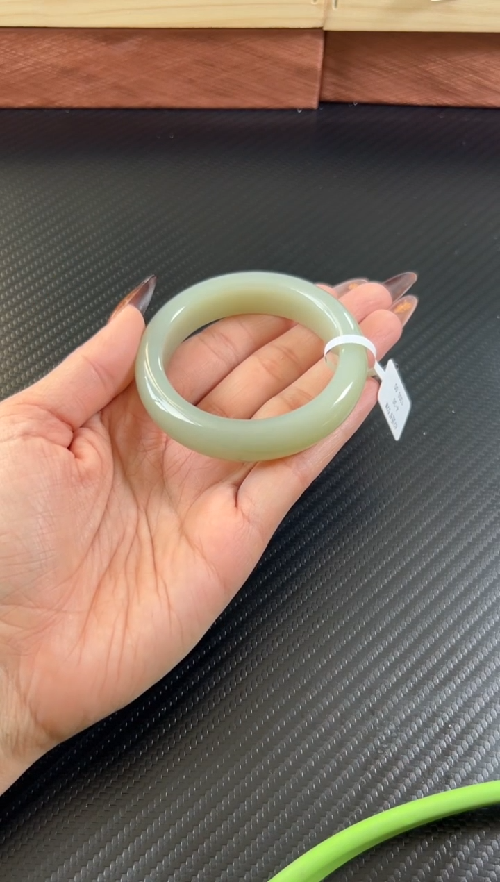 未镶嵌手镯和田玉且末近矿微色差52 M