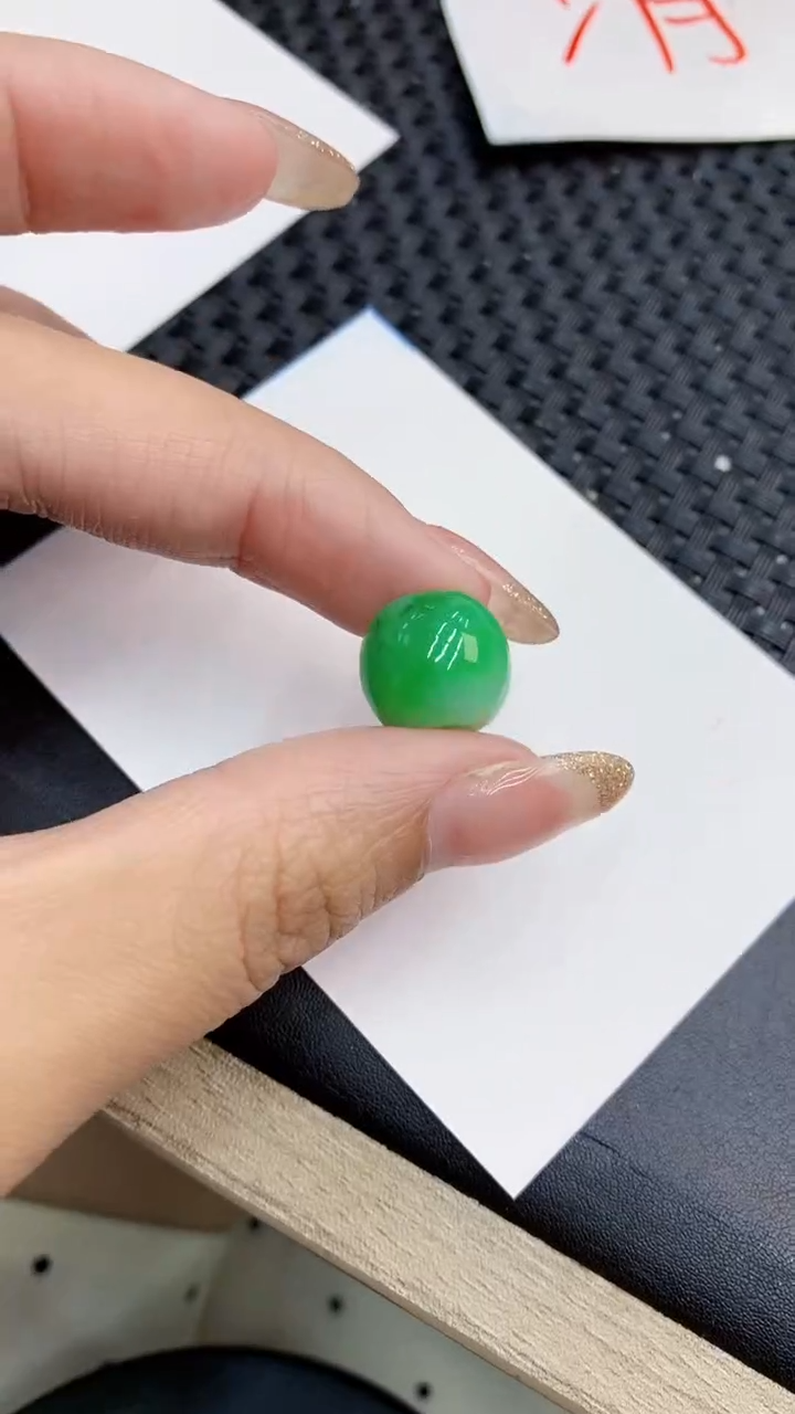 翡翠未镶嵌颈饰             8