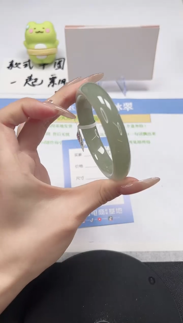 【闪购商品】石英质玉手镯未镶嵌A166-55.8-56