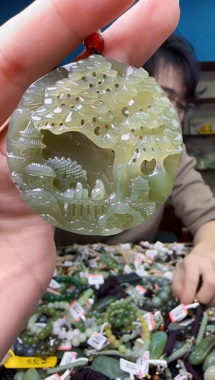 颈饰未镶嵌和田玉1