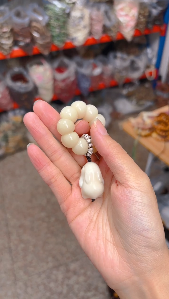 吊坠菩提根/象牙果荔枝栋手捻  白色兔