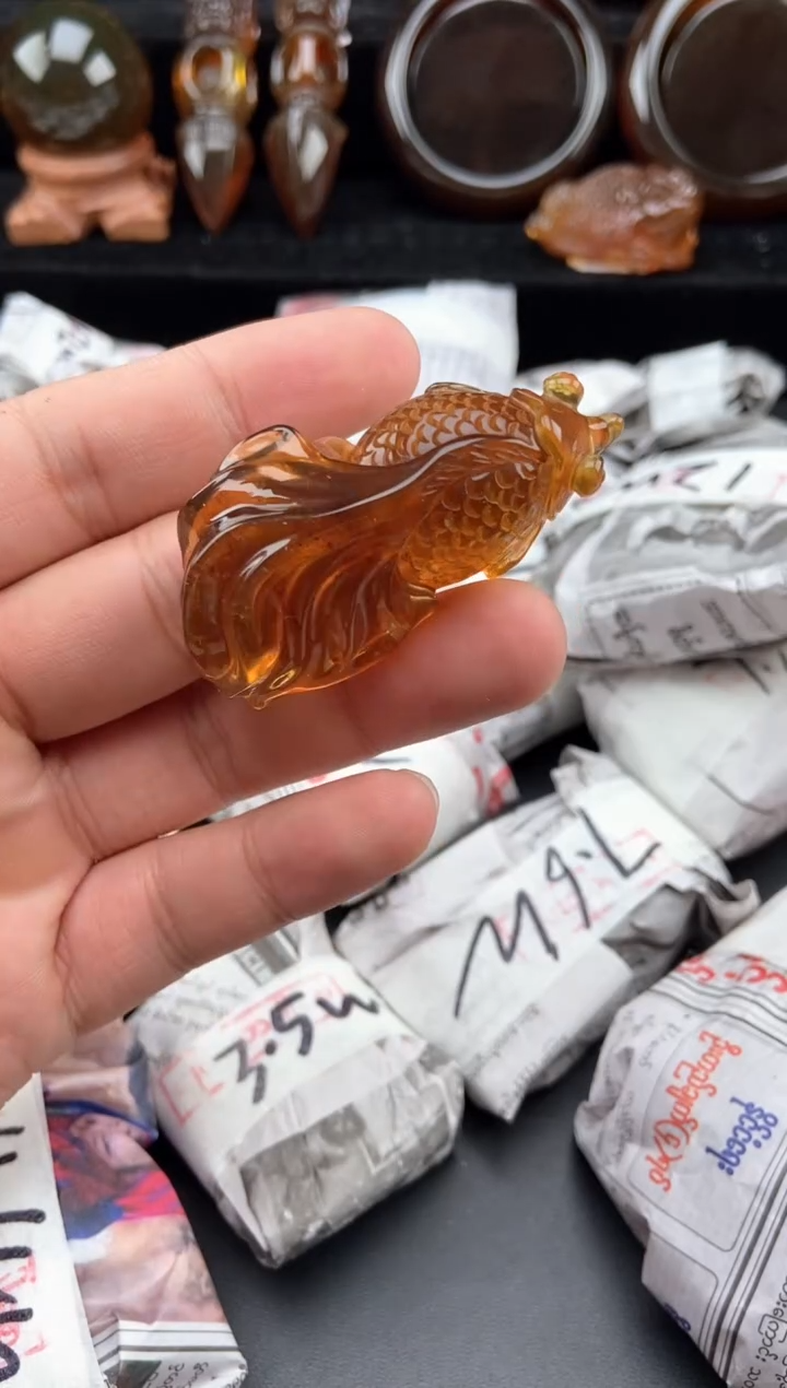 【闪购商品】琥珀颈饰未镶嵌金棕珀金鱼吊坠