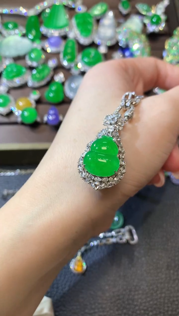 【闪购商品】翡翠吊坠(不含链)18K金镶嵌C92  