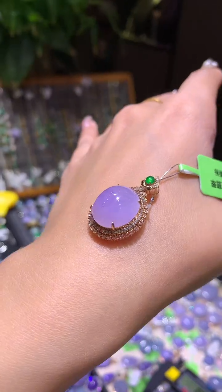 【闪购商品】翡翠吊坠(不含链)18K金镶嵌蛋面