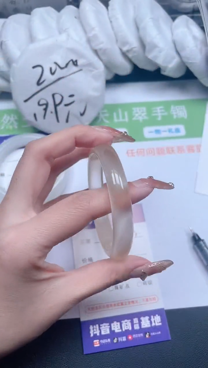 【闪购商品】石英质玉手镯未镶嵌92-56-8