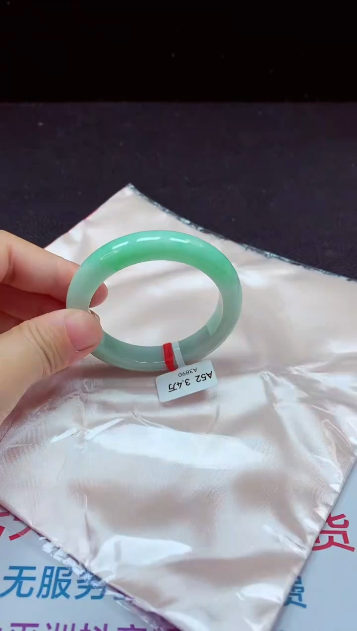 【闪购商品】翡翠手镯未镶嵌镯子52+