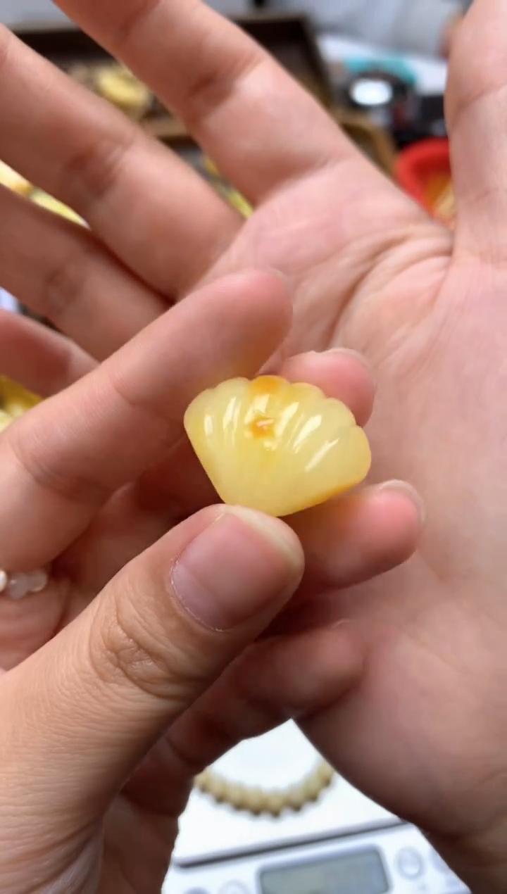 【闪购商品】琥珀珠宝奇石未镶嵌095琥珀蜜蜡花粉有纹小坑介意勿拍