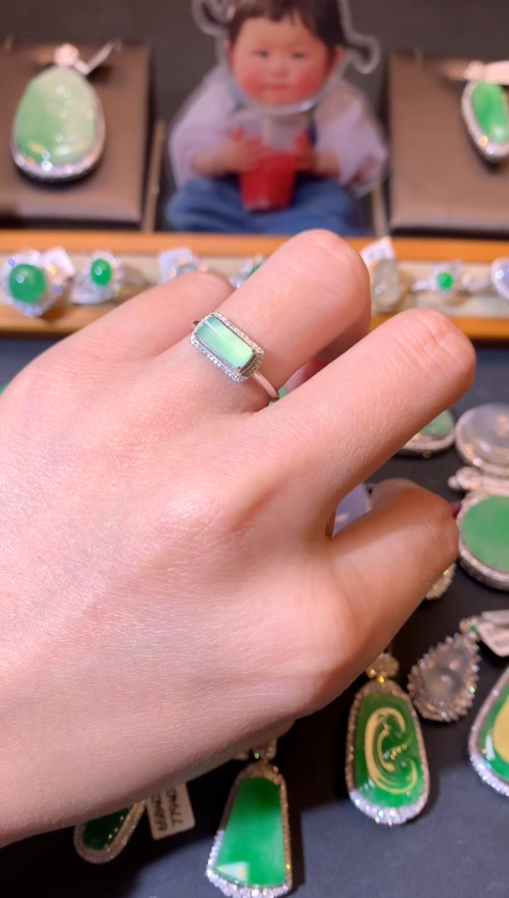 【闪购商品】翡翠吊坠(不含链)18K金镶嵌戒指