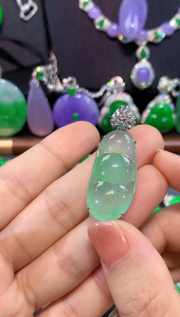 吊坠(不含链)18K金镶嵌翡翠豆子