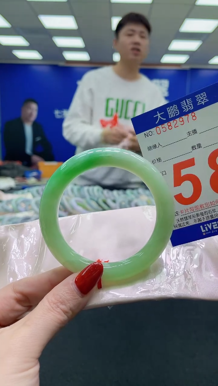 未镶嵌手镯翡翠?****姐AAAAAAAAAA