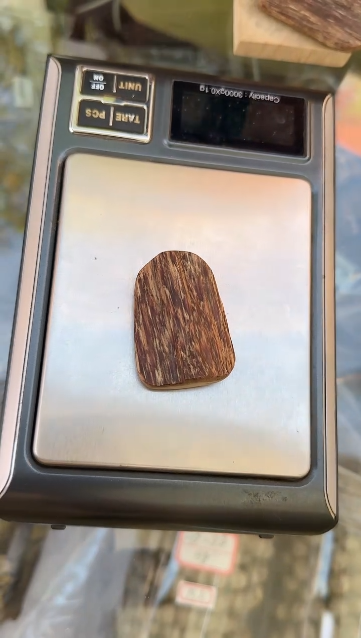 香料B73-3-正区达拉干更老的无事牌5.1克