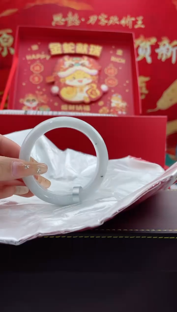 【闪购商品】翡翠手镯未镶嵌5翡翠手镯（微瑕）