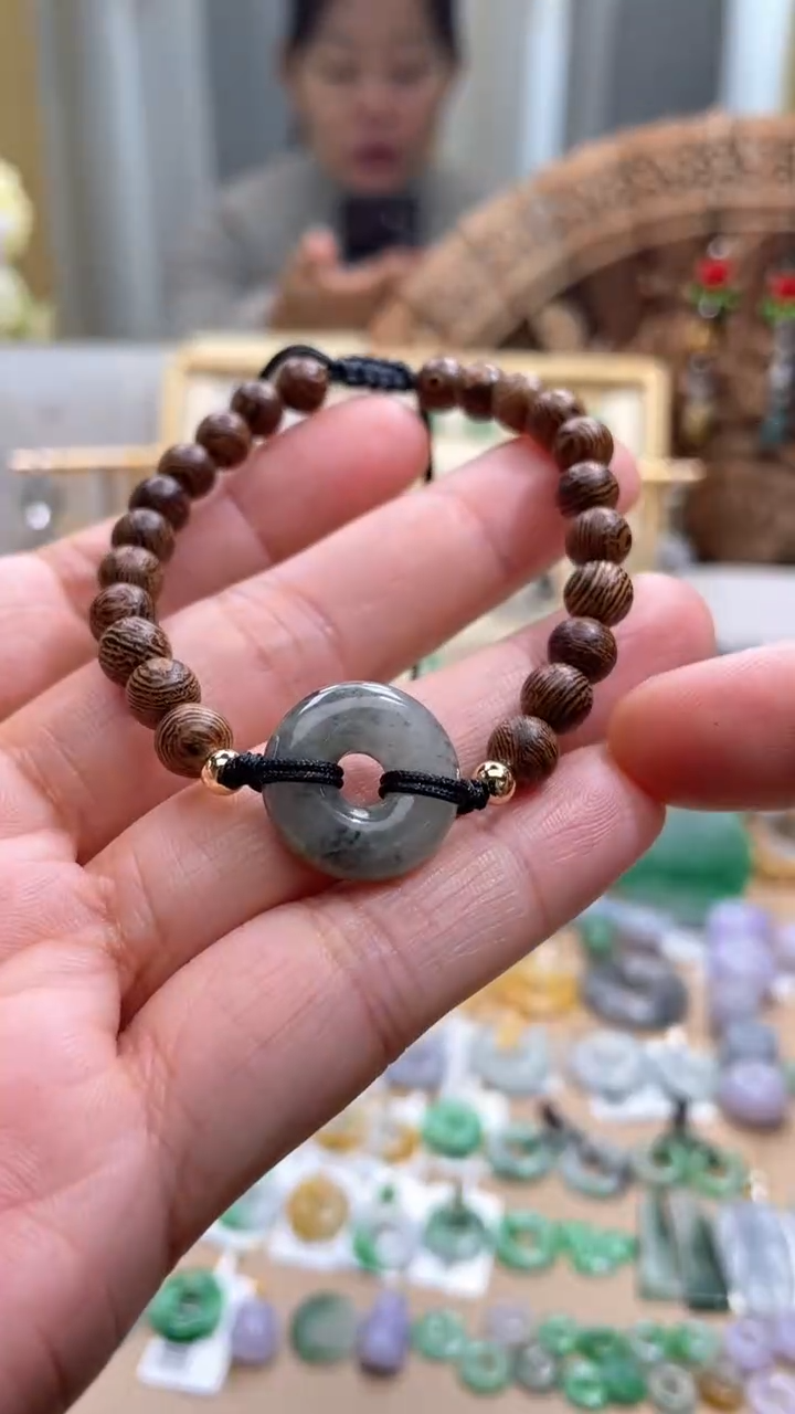 【闪购商品】翡翠颈饰未镶嵌甜甜圈手串