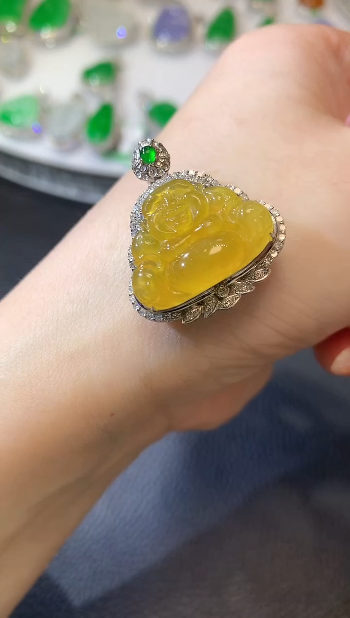 【闪购商品】翡翠吊坠(不含链)18K金镶嵌C28