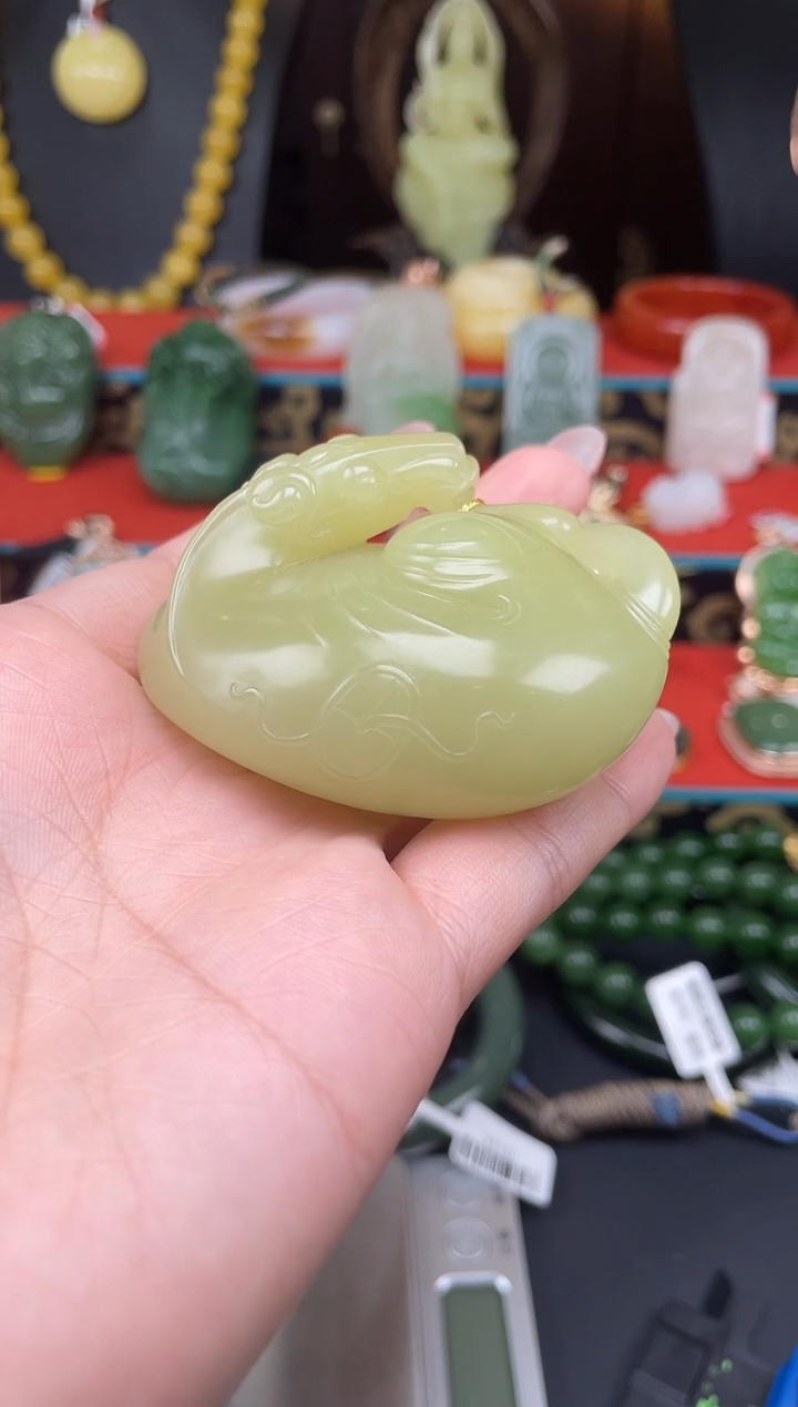 和田玉未镶嵌颈饰吊坠