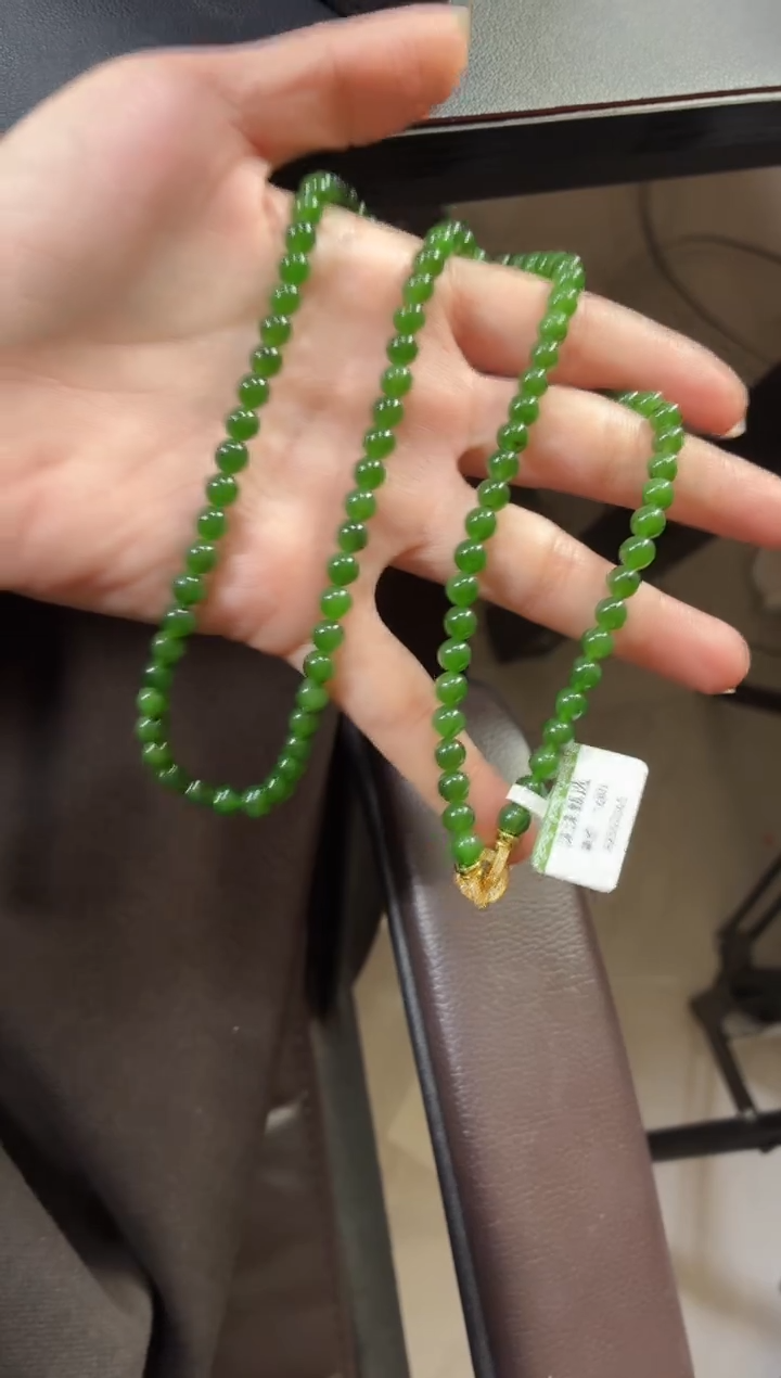 颈饰未镶嵌和田玉（碧玉）6辣阳绿微矿毛衣链
