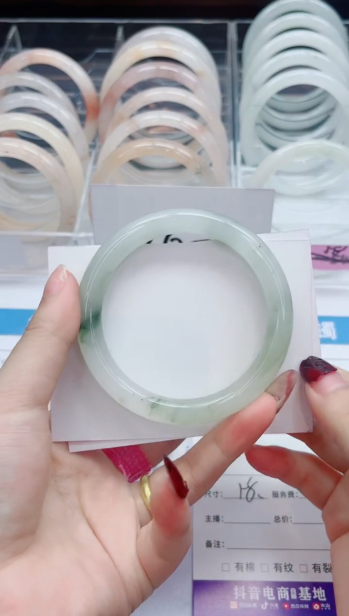 【闪购商品】石英质玉手镯未镶嵌130-58