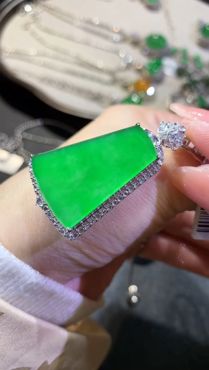 【闪购商品】翡翠吊坠(不含链)18K金镶嵌245-无事牌