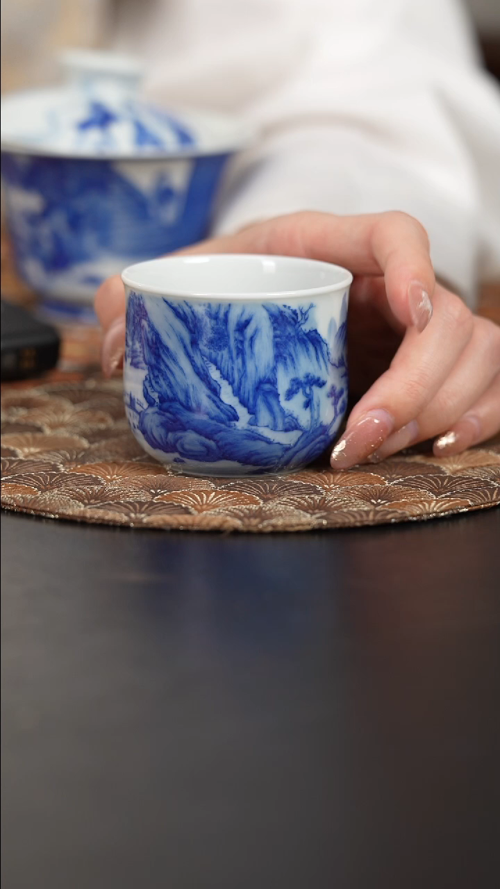 【闪购商品】杯看山柴窑青花山水