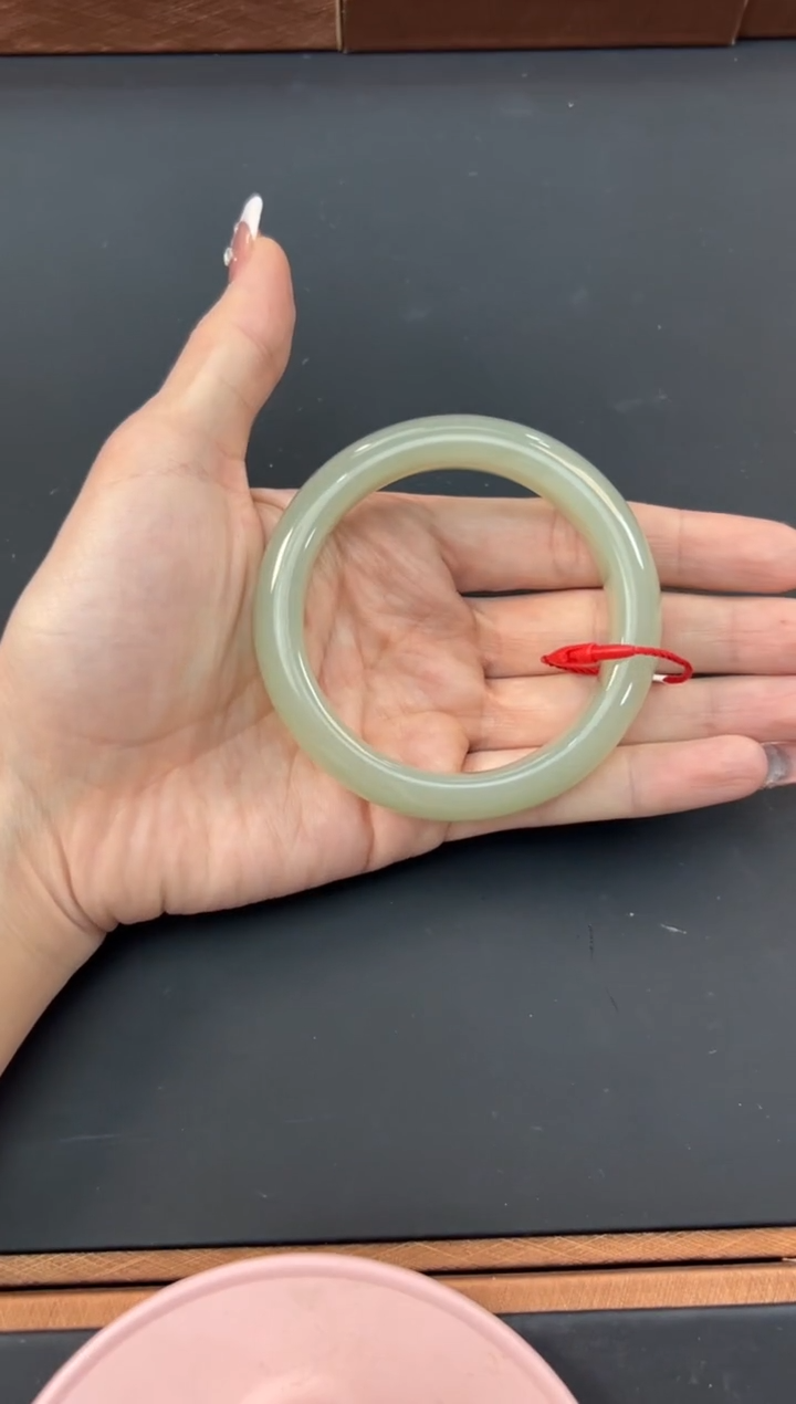 【闪购商品】和田玉手镯未镶嵌且末微色差近矿55+手镯