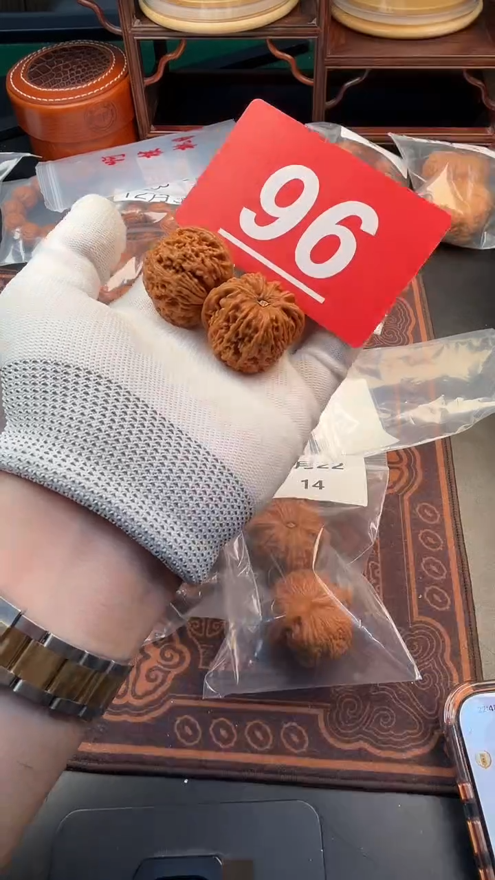 把件文玩核桃35原树蛮王