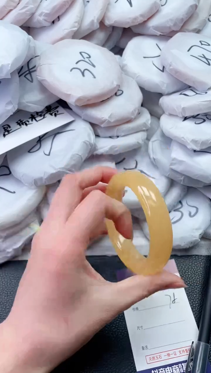 【闪购商品】石英质玉手镯未镶嵌X615