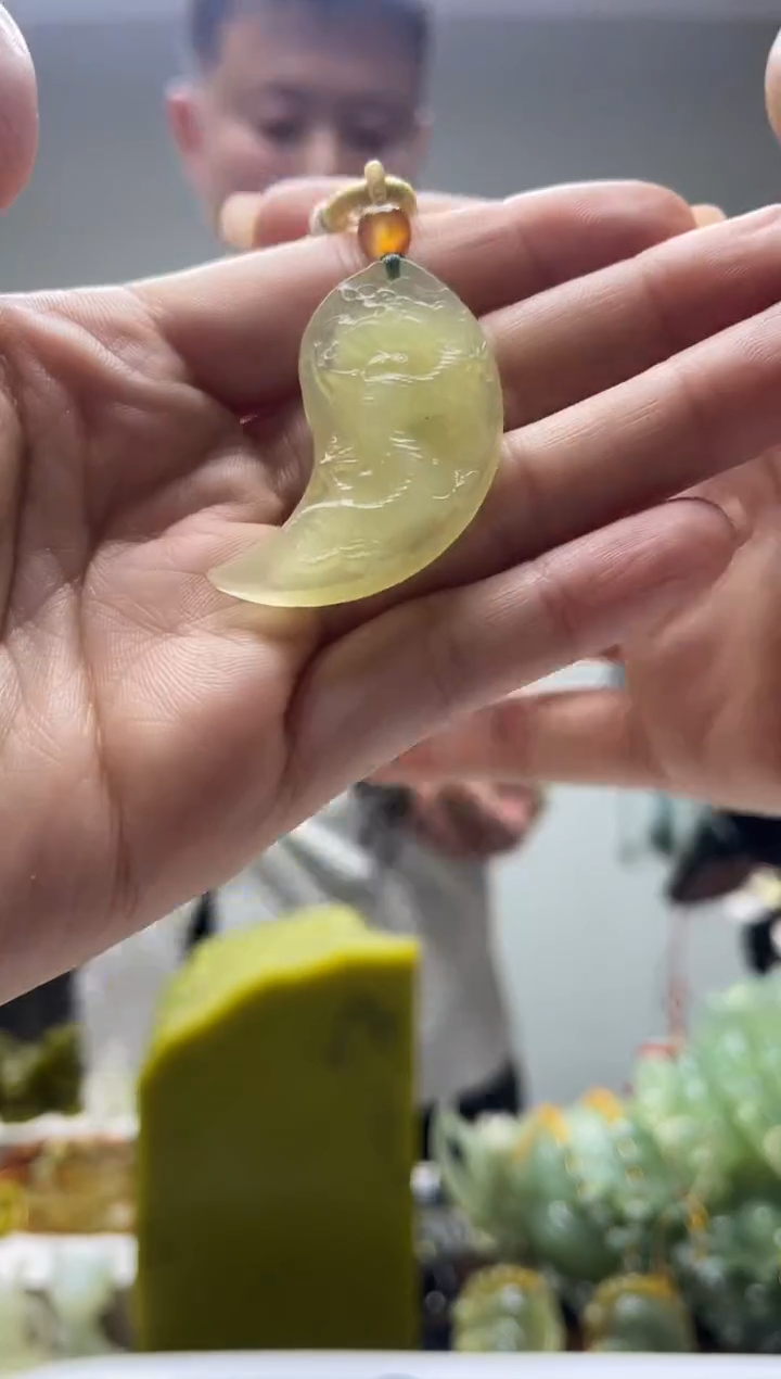 未镶嵌岫玉颈饰`