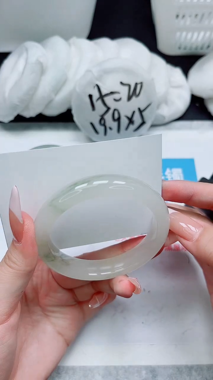 【闪购商品】石英质玉手镯未镶嵌171