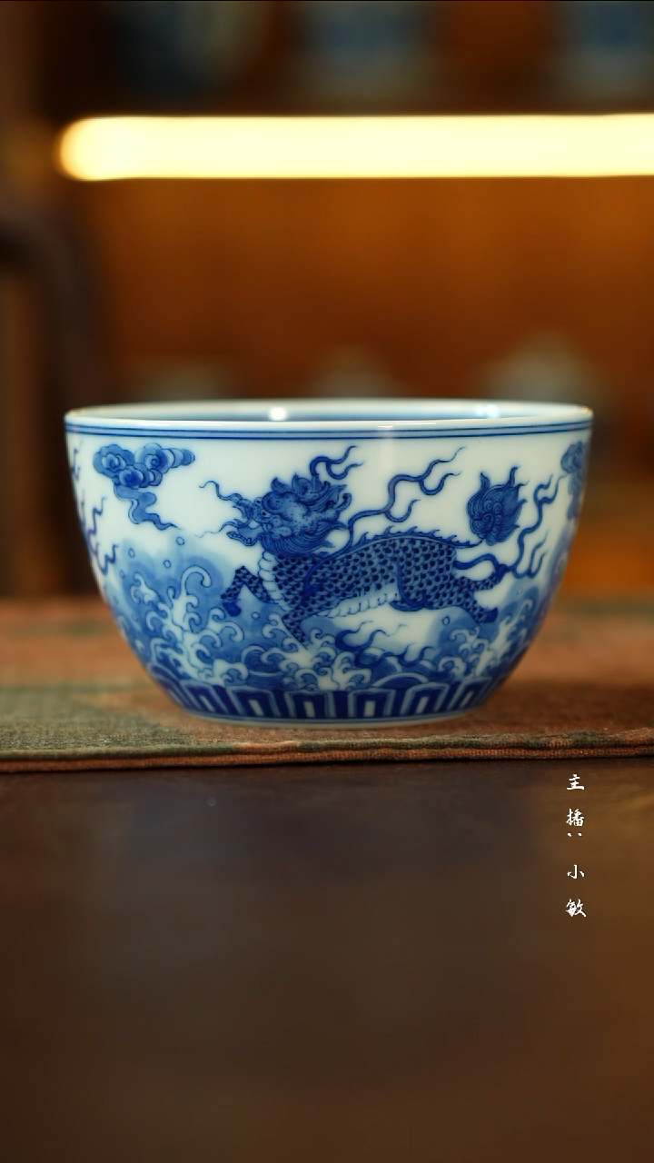 黄振匠造青花麒麟缸杯