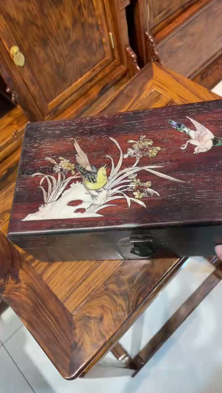 【闪购商品】木紫檀彩贝侧翻盒