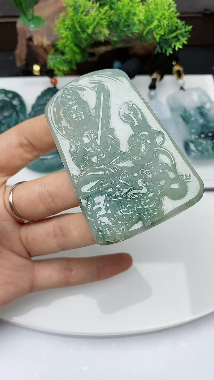 【闪购商品】翡翠颈饰未镶嵌          