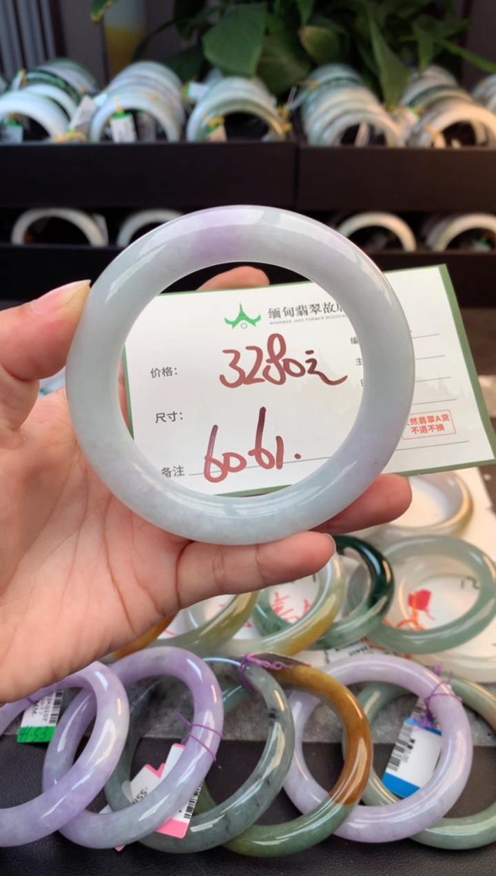 未镶嵌定制翡翠毛货需精细抛光+多人