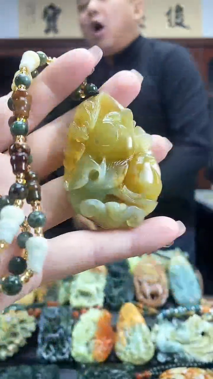 【闪购商品】蛇纹石玉吊坠未镶嵌`