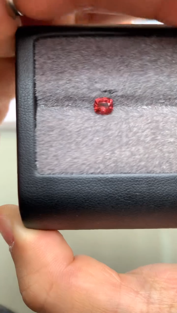 【闪购商品】定制尖晶石裸石未镶嵌枕型 蔷薇色调尖晶石 0.57ct