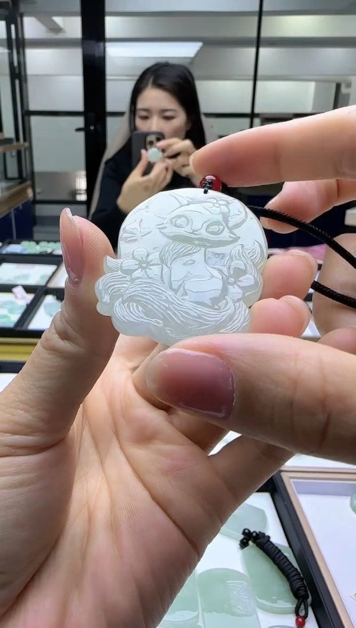 【闪购商品】翡翠颈饰未镶嵌九尾狐