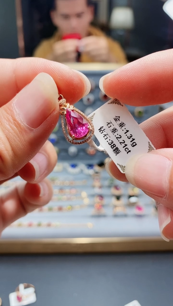 【闪购商品】18K金镶嵌颈饰碧玺2.21.