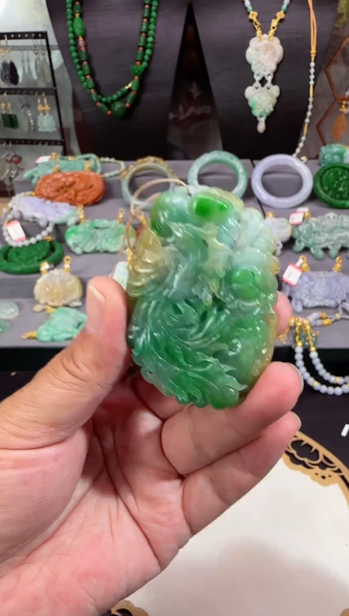 【闪购商品】翡翠颈饰未镶嵌牌子