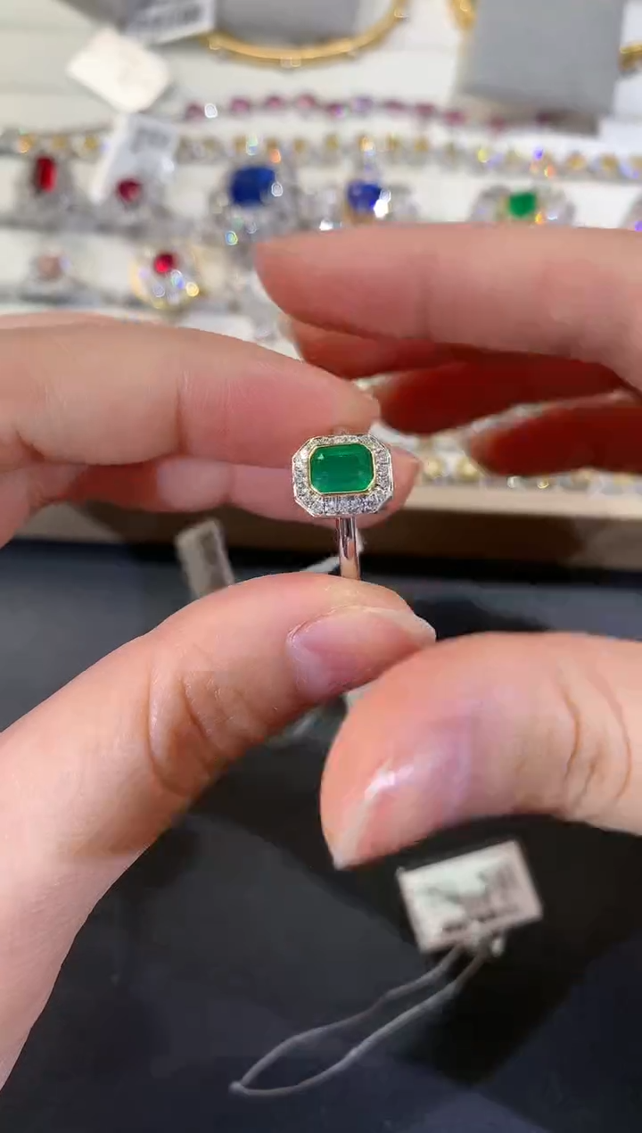 【闪购商品】祖母绿戒指18K金镶嵌R392|5800