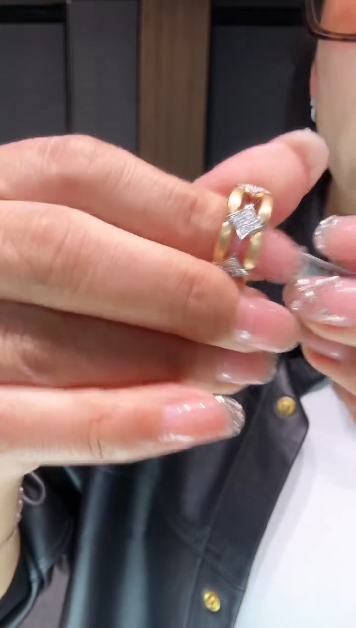 【闪购商品】钻石戒指18K金镶嵌AF0659