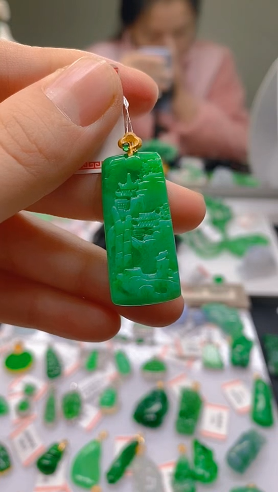 【闪购商品】翡翠颈饰18K金镶嵌天然翡翠A货，一物一证