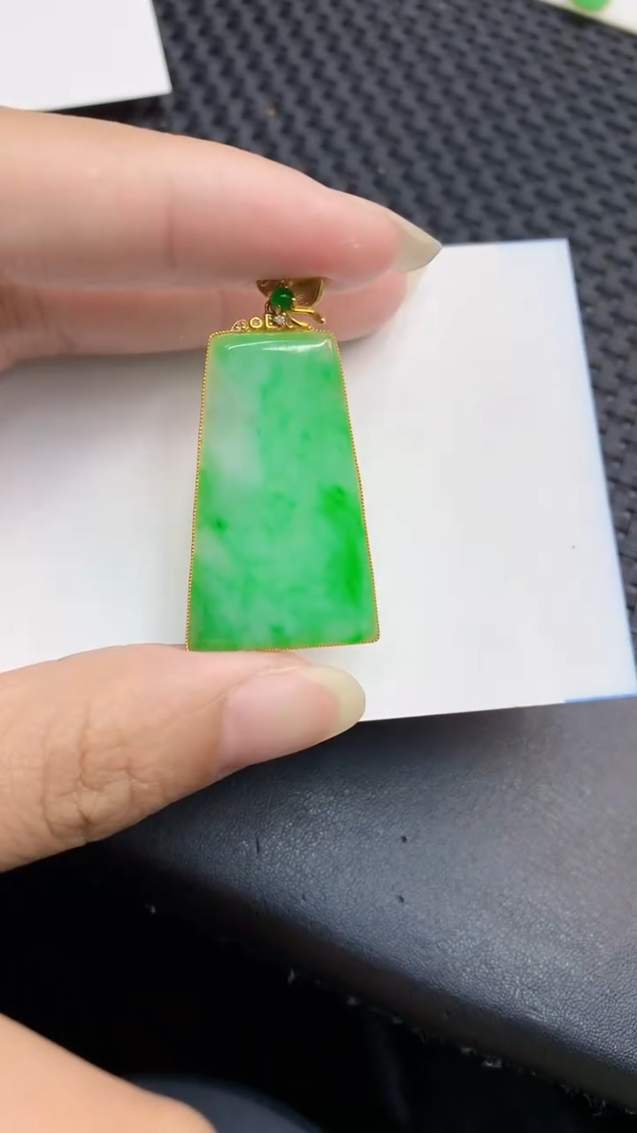 【闪购商品】翡翠颈饰18K金镶嵌            8