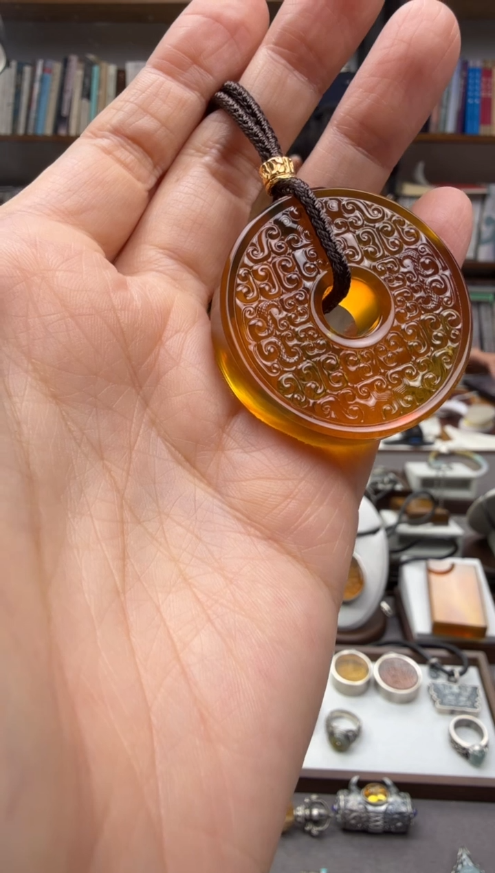 琥珀颈饰未镶嵌明*仿古蟠虺纹吊坠