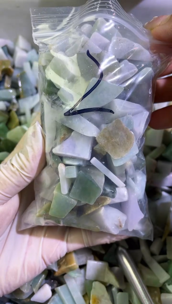 【闪购商品】翡翠颈饰未镶嵌天然翡翠中号500克2