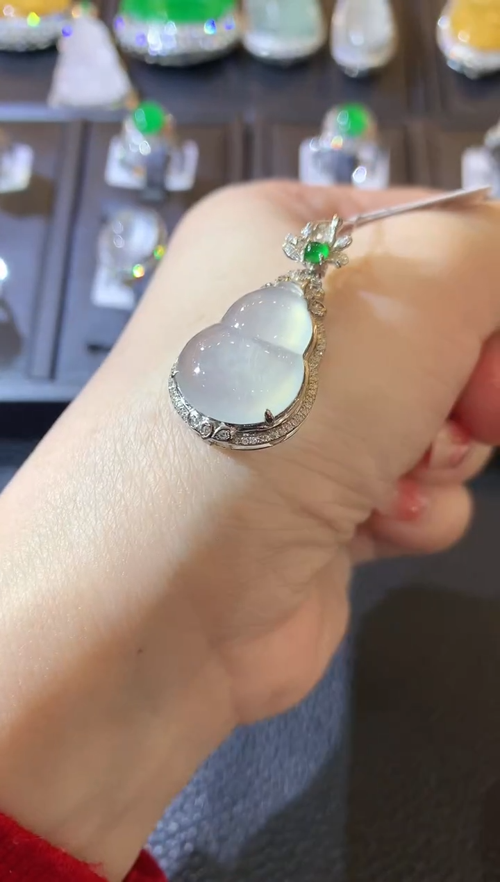 【闪购商品】翡翠吊坠(不含链)18K金镶嵌A65