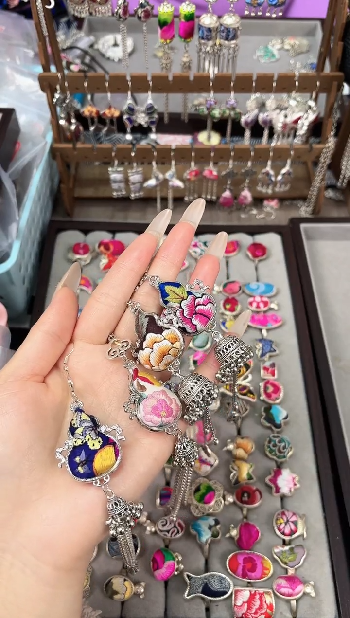 织绣୧****?民族风非遗老绣苗银饰品033