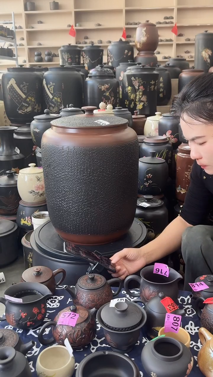 罐瑕疵茶缸高44cm黑色锤纹    015