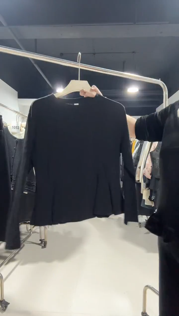 421-黑色上衣······